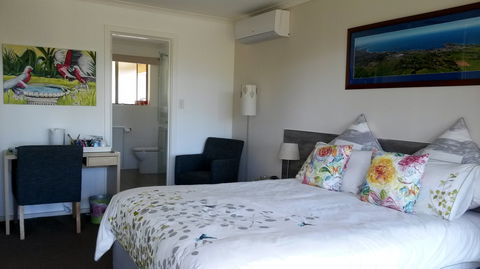 Austiny Bed And Breakfast - Redcliffe Tourism 2