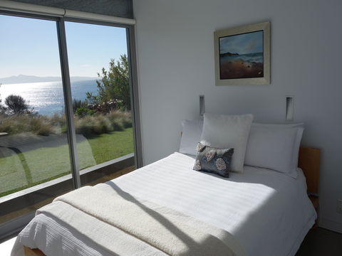 Avalon Coastal Retreat - Redcliffe Tourism 2