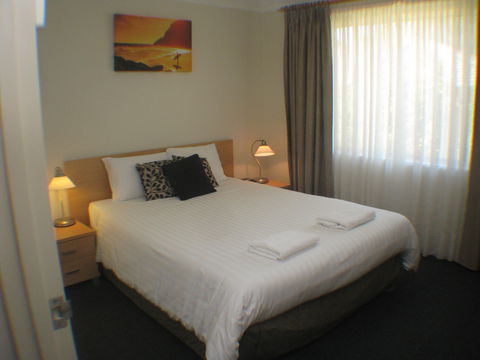 Beaches Serviced Apartments - Redcliffe Tourism 1