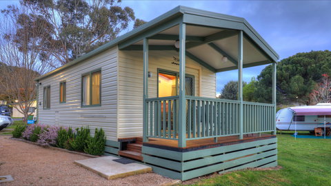Beechworth Lake Sambell Caravan Park - Redcliffe Tourism 1