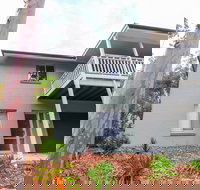 Blackbutt Family Loft Townhouse - Redcliffe Tourism