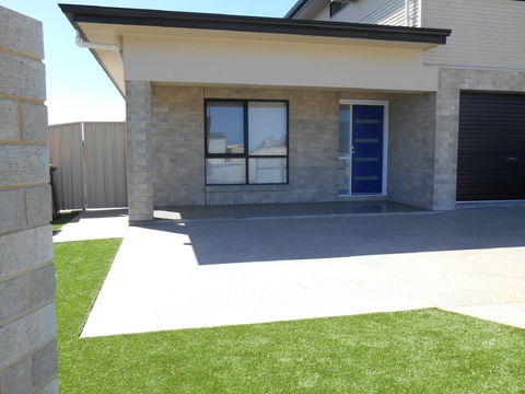 Blue Door Retreat - Redcliffe Tourism 0