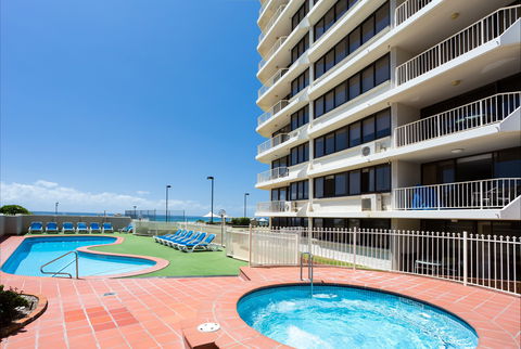 Breakers North - Absolute Beach Front Holiday Apartments - Redcliffe Tourism 2