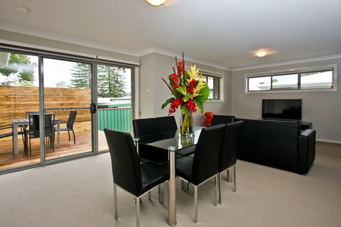 Cardiff Executive Apartments - Redcliffe Tourism 1