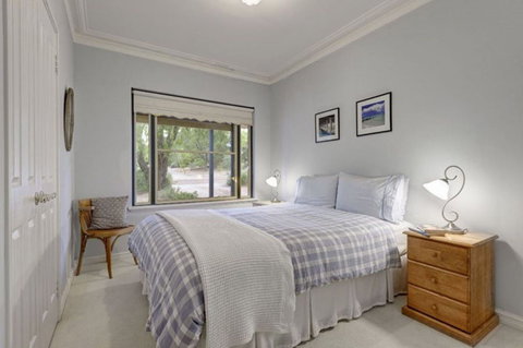 Cottage Retreat/Shady Cottage - Redcliffe Tourism 1