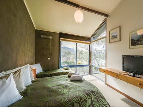 Creel Lodge - Redcliffe Tourism 1