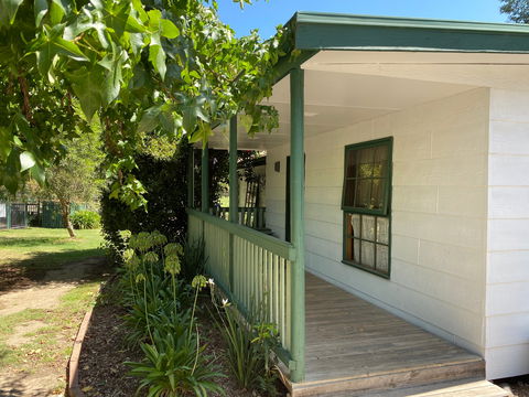 Fernleigh Accommodation - Redcliffe Tourism 2