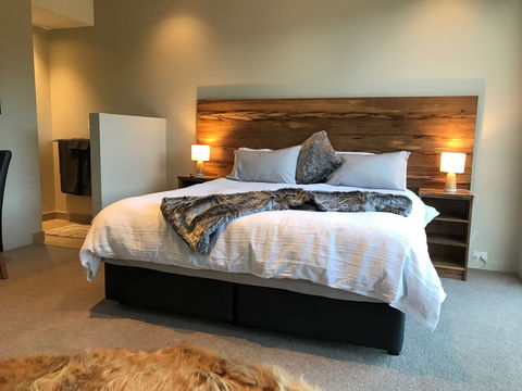 Highland Getaway Luxury Farm Stay B&B - Redcliffe Tourism 1