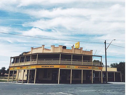 Holbrook Hotel - Redcliffe Tourism 0