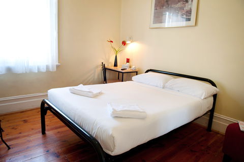 Hotel Claremont Guest House - Redcliffe Tourism 1