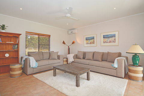 James Estate Guest House - Redcliffe Tourism 1