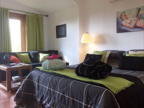 Jonathan Art Centre - Jarramarrumba House - Redcliffe Tourism 1