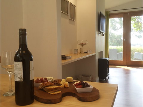 Jonathan Art Centre - Jarramarrumba House - Redcliffe Tourism 2