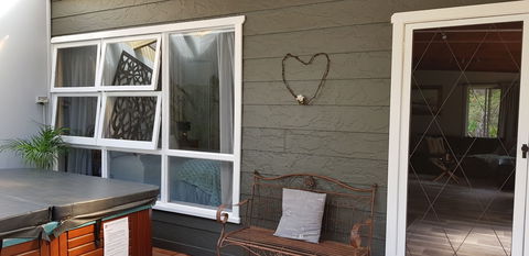 Kiwarrak Country Retreat - Redcliffe Tourism 0