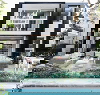 Luxico - Harbourside Retreat - Redcliffe Tourism