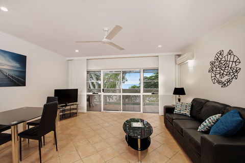 Marlin Waters Beachfront Apartments - Redcliffe Tourism 1