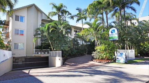 Mari Court Resort - Redcliffe Tourism 1