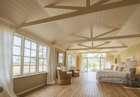 Mayfield Vineyard Cottages - Redcliffe Tourism 1