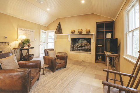 Mayfield Vineyard Cottages - Redcliffe Tourism 2