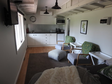 Miners Ridge Vineyard Railway Carriage B&B - Redcliffe Tourism 2