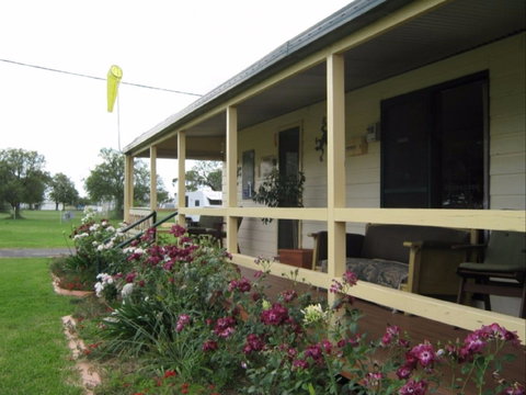 Narromine Aerodrome Tourist Park And Motel - Redcliffe Tourism 0