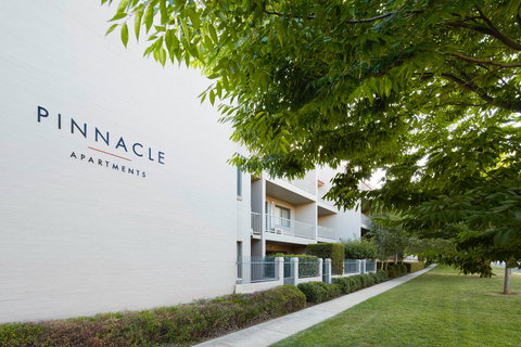 Pinnacle Apartments - Redcliffe Tourism 0