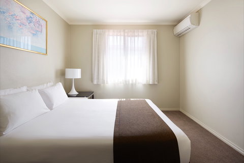 Pinnacle Apartments - Redcliffe Tourism 2