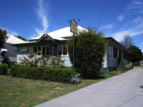 Pitstop Lodge B & B - Redcliffe Tourism 0