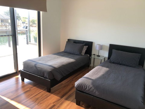 Port Bouvard Retreat - Large Family Friendly Canal Home With Private Jetty - Redcliffe Tourism 2