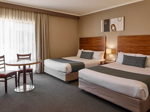 Quality Hotel Dickson - Redcliffe Tourism 1