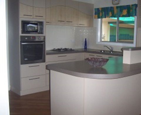 Shoesmiths Holiday Cottage - Redcliffe Tourism 0
