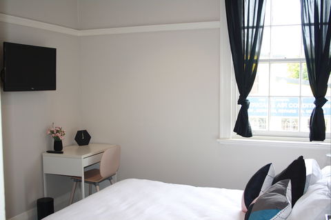 Annandale Hotel - Redcliffe Tourism 2