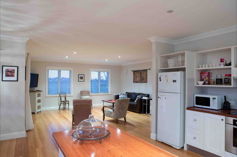 Aurelias Farm Bed And Breakfast - Redcliffe Tourism 2