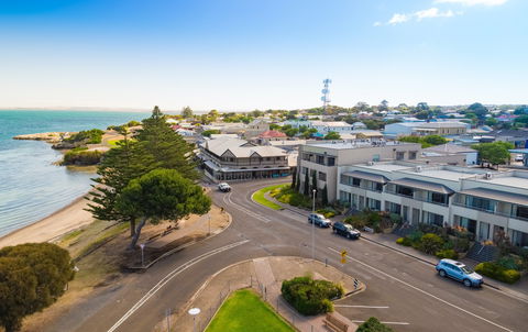 Aurora Ozone Hotel - Redcliffe Tourism 1