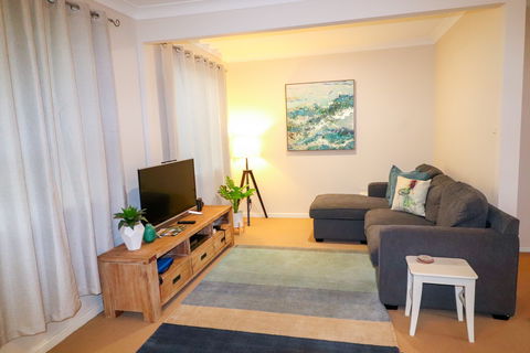 Beachside Cottage At Blacksmiths - Redcliffe Tourism 1