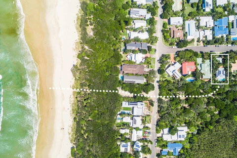 Beach Chalet - Redcliffe Tourism 2