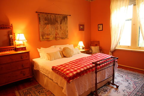 Buxton Manor - Garden And Loft Apartment - Redcliffe Tourism 1