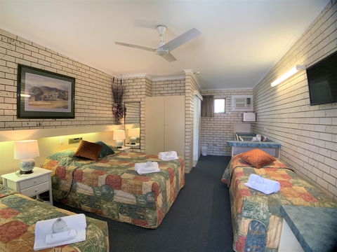 Cara Motel - Redcliffe Tourism 1