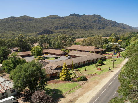 Country Plaza Halls Gap - Redcliffe Tourism 1