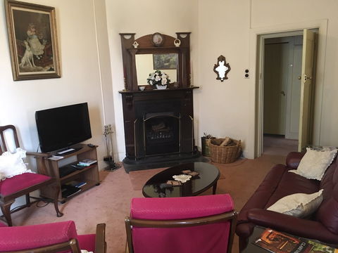 Croll Cottage - Redcliffe Tourism 1