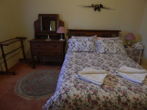 Croll Cottage - Redcliffe Tourism 2
