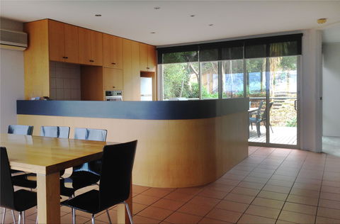 Dlux + Escape @ 83 Great Ocean Road Apartments Lorne - Redcliffe Tourism 1