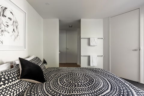 Dlux + Escape @ 83 Great Ocean Road Apartments Lorne - Redcliffe Tourism 2