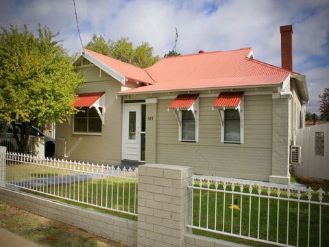 Gipps Street Cottage - Open - Redcliffe Tourism 0
