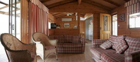 Glen Ayr Cottages - Redcliffe Tourism 1