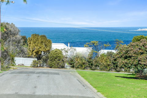 Islandview - Hayborough - Redcliffe Tourism 1