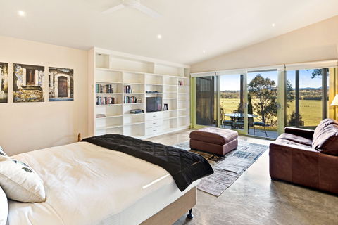 I Villini Estate - Redcliffe Tourism 1