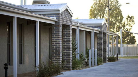 Kennedy Villas - Redcliffe Tourism 0