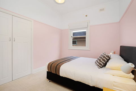 Newcastle Executive Homes - Cooks Hill Cottage - Redcliffe Tourism 2