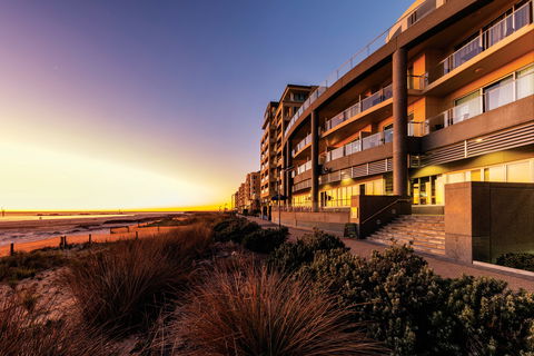 Oaks Glenelg Plaza Pier Suites - Redcliffe Tourism 0